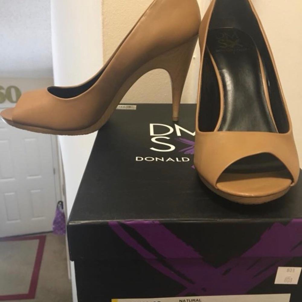 Taupe DMSX Donald J. Pliner shoes new